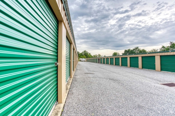 Facility photo: //images.sparefoot.com/medium/226620689e2a283defd.jpg