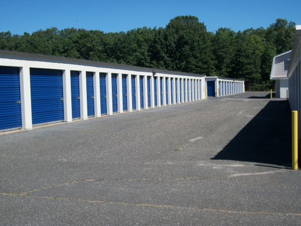 Facility photo: //images.sparefoot.com/medium/22667268829c9683ef7.jpg