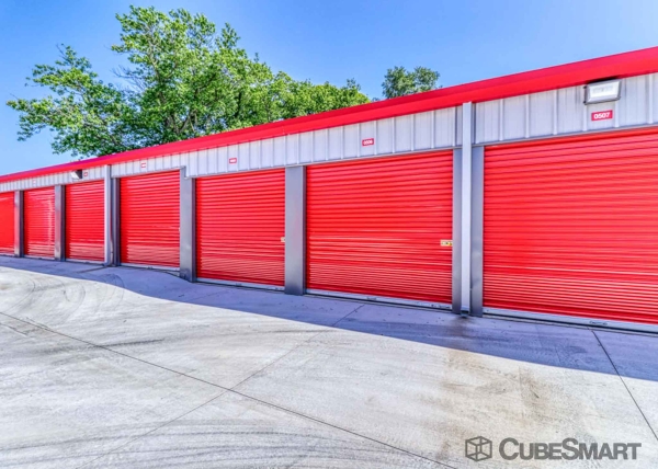 Facility photo: //images.sparefoot.com/medium/22667968905f4221b16.jpg