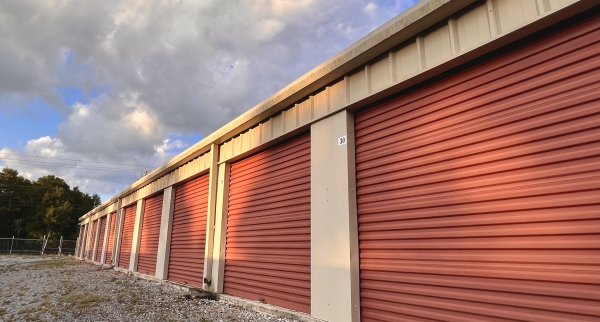 Facility photo: //images.sparefoot.com/medium/2267006384fd2138890.jpg