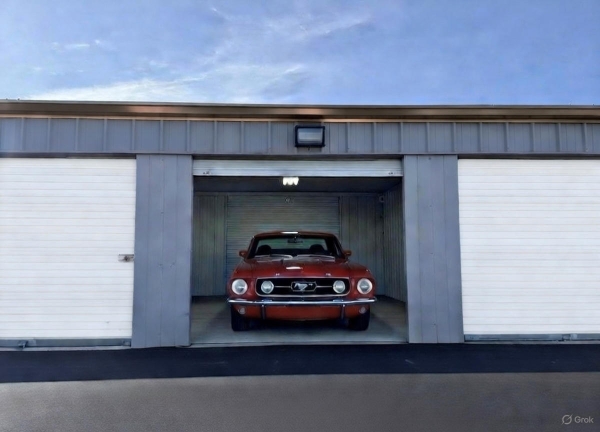 Facility photo: //images.sparefoot.com/medium/226705695dc3724beed.jpg