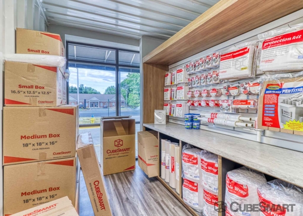 Facility photo: //images.sparefoot.com/medium/226710695f91eabd673.jpg