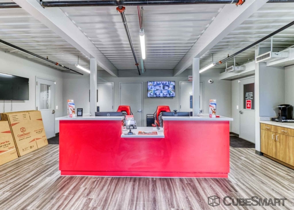 Facility photo: //images.sparefoot.com/medium/2267106a46422721c21.jpg