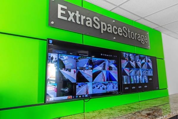 Facility photo: //images.sparefoot.com/medium/226776699432beb8cf6.jpg