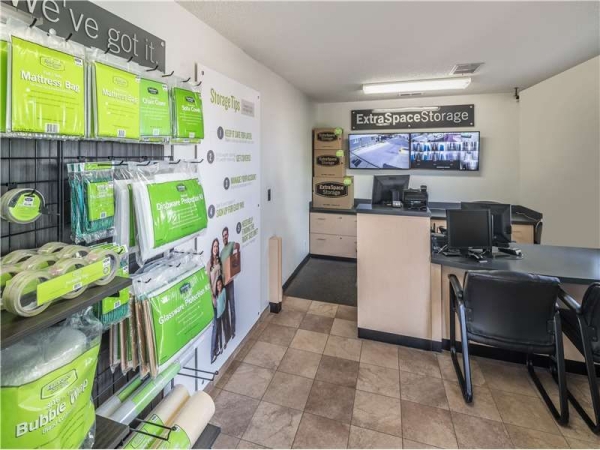 Facility photo: //images.sparefoot.com/medium/226777699433c09013d.jpg