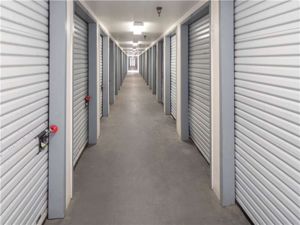 Facility photo: //images.sparefoot.com/medium/226777699433c254f2d.jpg