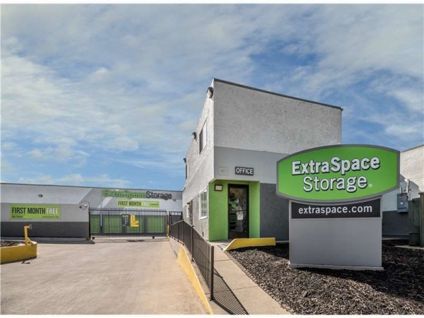 Facility photo: //images.sparefoot.com/medium/226777699433c340c75.jpg