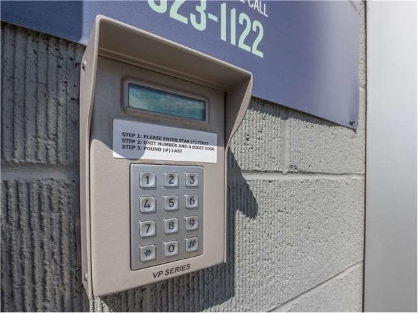 Facility photo: //images.sparefoot.com/medium/226778699434d640b8b.jpg