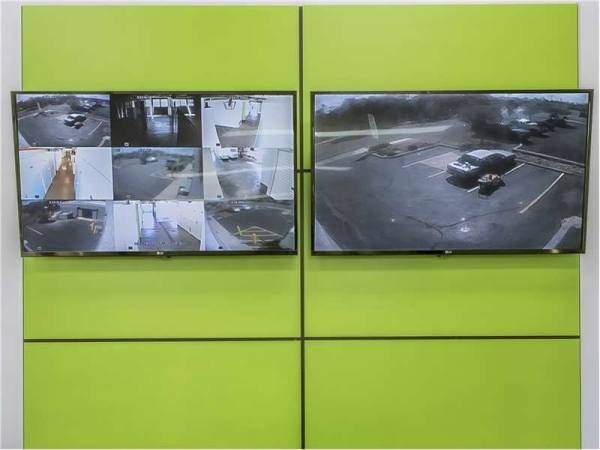 Facility photo: //images.sparefoot.com/medium/226778699434da55f25.jpg