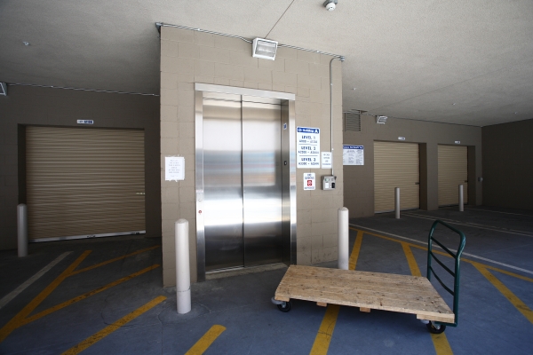 Facility photo: //images.sparefoot.com/medium/22684763978a06540b3.jpg