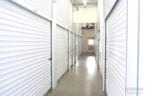 Facility photo: //images.sparefoot.com/medium/22684763978a0c16ba4.jpg