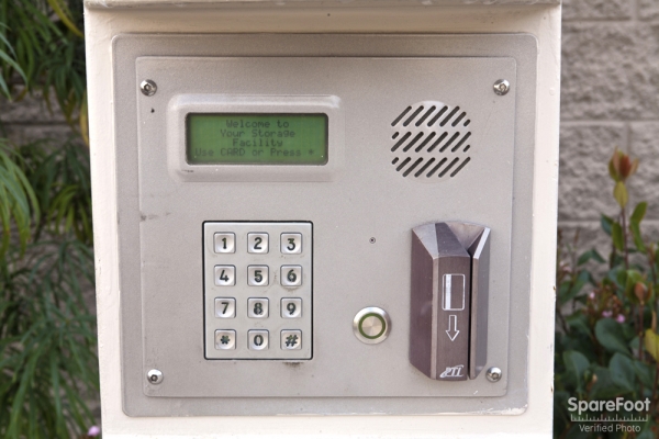 Facility photo: //images.sparefoot.com/medium/22684763978a0f230ee.jpg