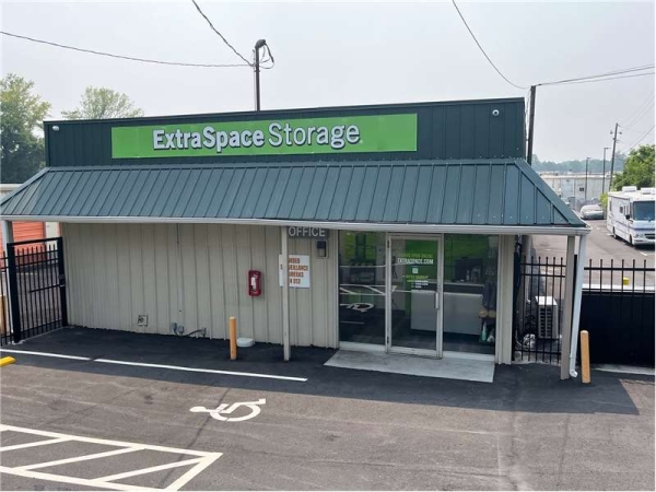 Storage Units at Extra Space Storage - 6020 - Charlotte - Dorton St - 124 Dorton Street