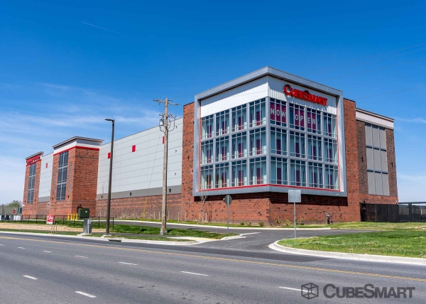 Facility photo: //images.sparefoot.com/medium/226883688c703754560.jpg