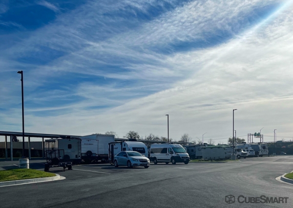 Facility photo: //images.sparefoot.com/medium/226883689310dc145e7.jpg