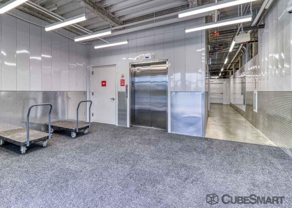 Facility photo: //images.sparefoot.com/medium/226883691edfb26e857.jpg