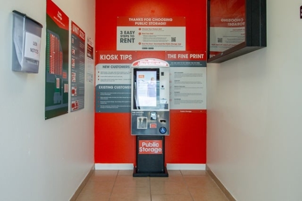 Facility photo: //images.sparefoot.com/medium/22688668a71a93759d5.jpg