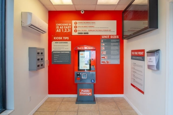 Facility photo: //images.sparefoot.com/medium/22688869f4a852c4e03.jpg