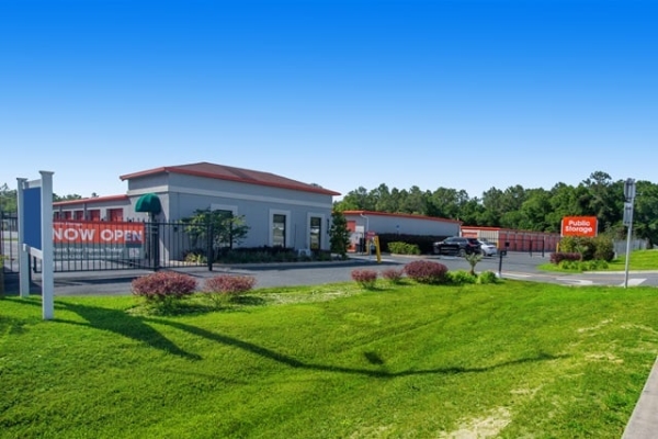 Facility photo: //images.sparefoot.com/medium/22688869f5f9459f18b.jpg