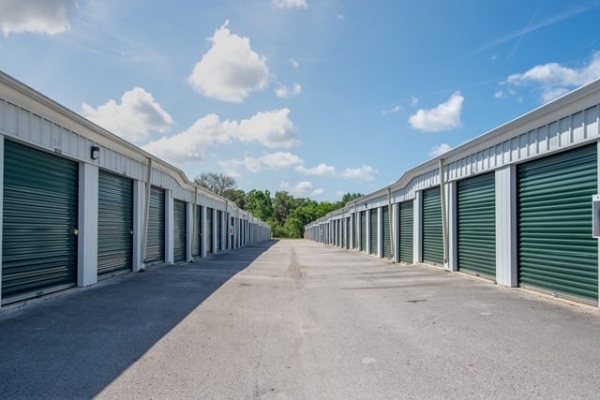 Facility photo: //images.sparefoot.com/medium/22689169f4a987d27d5.jpg