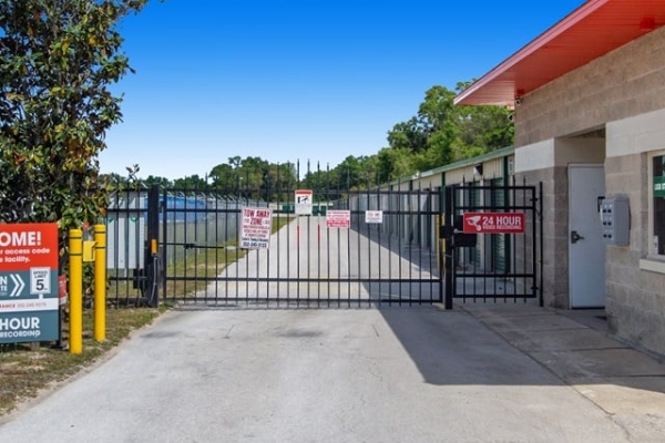 Facility photo: //images.sparefoot.com/medium/2268936936dc64a8f0b.jpg