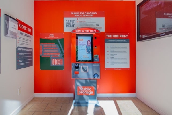 Storage Units at Public Storage - Ocala - 3690 SE Lake Weir Ave - 3690 SE Lake Weir Ave