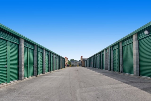 Facility photo: //images.sparefoot.com/medium/226899697b6fefe67db.jpg