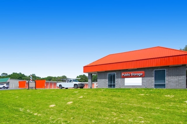 Facility photo: //images.sparefoot.com/medium/22690069f4a936811bd.jpg