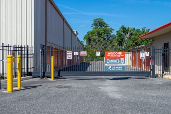 Facility photo: //images.sparefoot.com/medium/2269026967a3e66309c.jpg