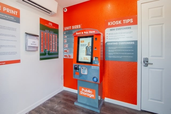 Facility photo: //images.sparefoot.com/medium/2269066911f277e6619.jpg