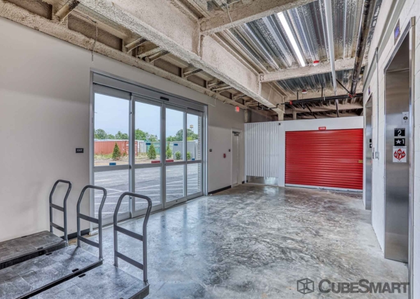 Facility photo: //images.sparefoot.com/medium/2269316894847662630.jpg