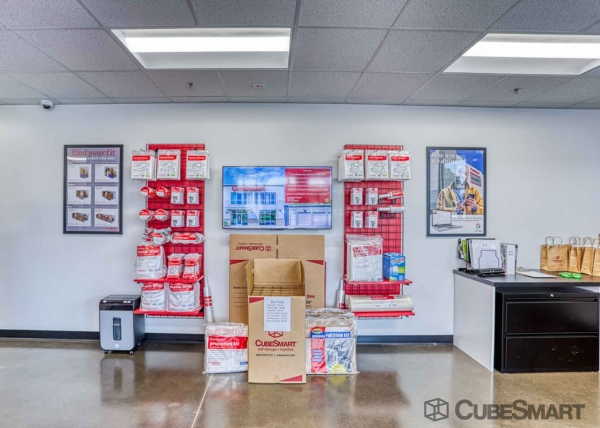 Facility photo: //images.sparefoot.com/medium/226931695f810e8d14e.jpg