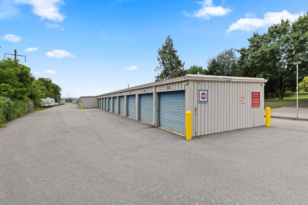 Facility photo: //images.sparefoot.com/medium/226938671be888c3a84.jpg