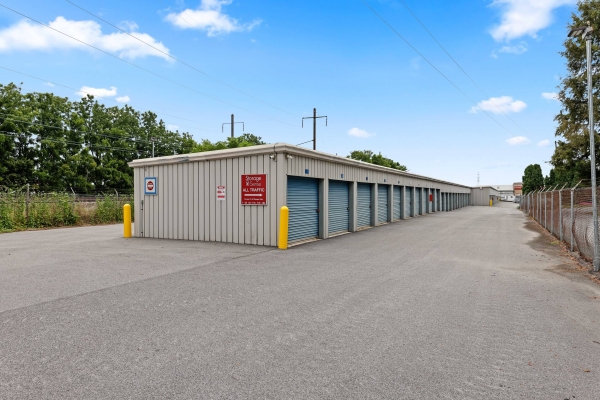 Facility photo: //images.sparefoot.com/medium/226938671be88ae9090.jpg