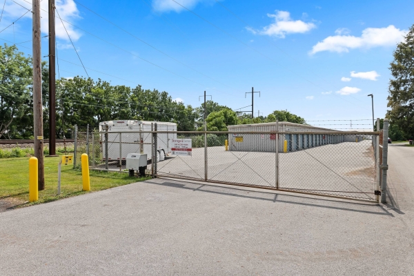Facility photo: //images.sparefoot.com/medium/226938689657b9616ab.jpg