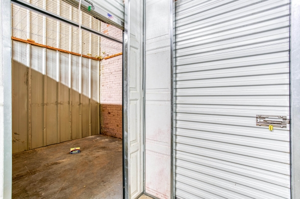 Facility photo: //images.sparefoot.com/medium/22693968891f9d1ca6a.jpg