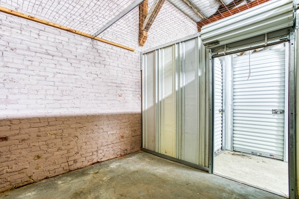 Facility photo: //images.sparefoot.com/medium/22693968891fc3d8a30.jpg