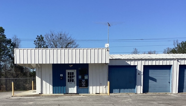 Facility photo: //images.sparefoot.com/medium/22694068810d10f1004.jpeg