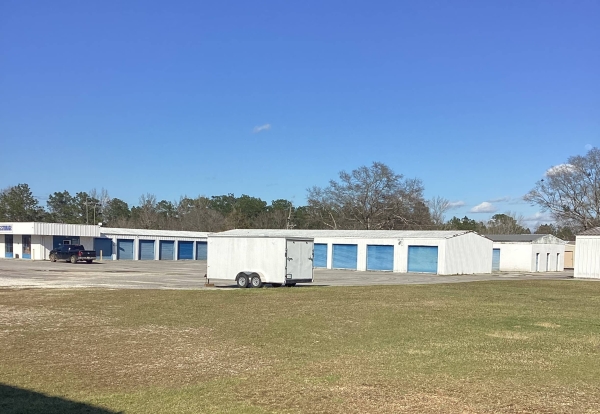 Facility photo: //images.sparefoot.com/medium/22694068810d2140c71.jpeg