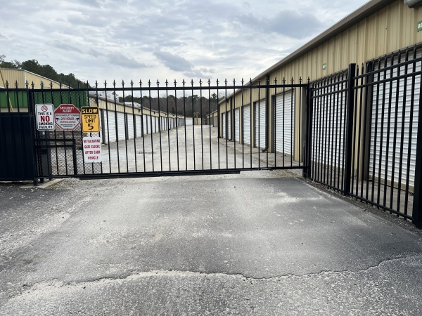 Facility photo: //images.sparefoot.com/medium/22696563f67c79af7d4.jpg