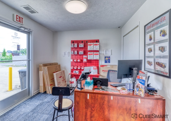 Facility photo: //images.sparefoot.com/medium/22696868259f65eac80.jpg