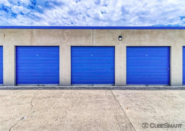 Facility photo: //images.sparefoot.com/medium/2269686883399d4015e.jpg