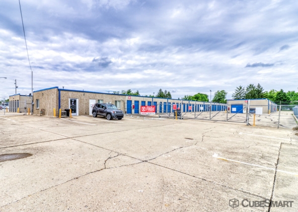 Facility photo: //images.sparefoot.com/medium/226968688c6d7cd8f0a.jpg