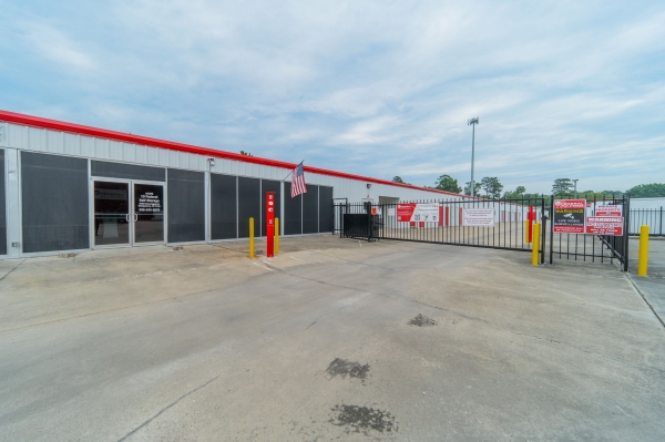 Facility photo: //images.sparefoot.com/medium/22697064ac3b80dbfa6.jpeg