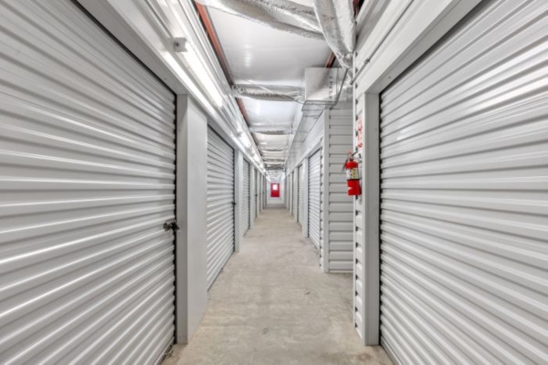 Facility photo: //images.sparefoot.com/medium/2269716895fb7d17308.jpg
