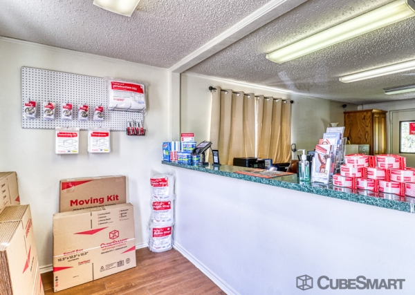 Facility photo: //images.sparefoot.com/medium/22698268835902e6e52.jpg