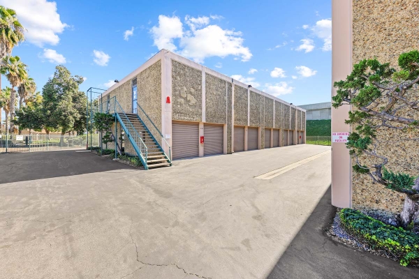 Facility photo: //images.sparefoot.com/medium/22698863e41123caa5c.jpg