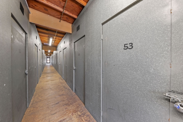 Facility photo: //images.sparefoot.com/medium/22698863e4112864753.jpg