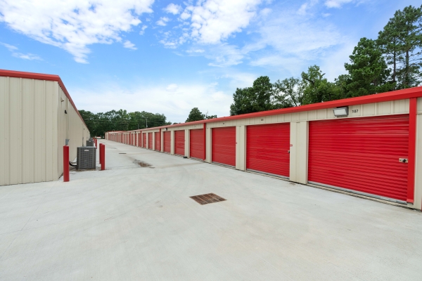 Facility photo: //images.sparefoot.com/medium/2269916895fae907b62.jpg