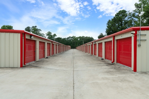 Facility photo: //images.sparefoot.com/medium/2269916895faf399c00.jpg